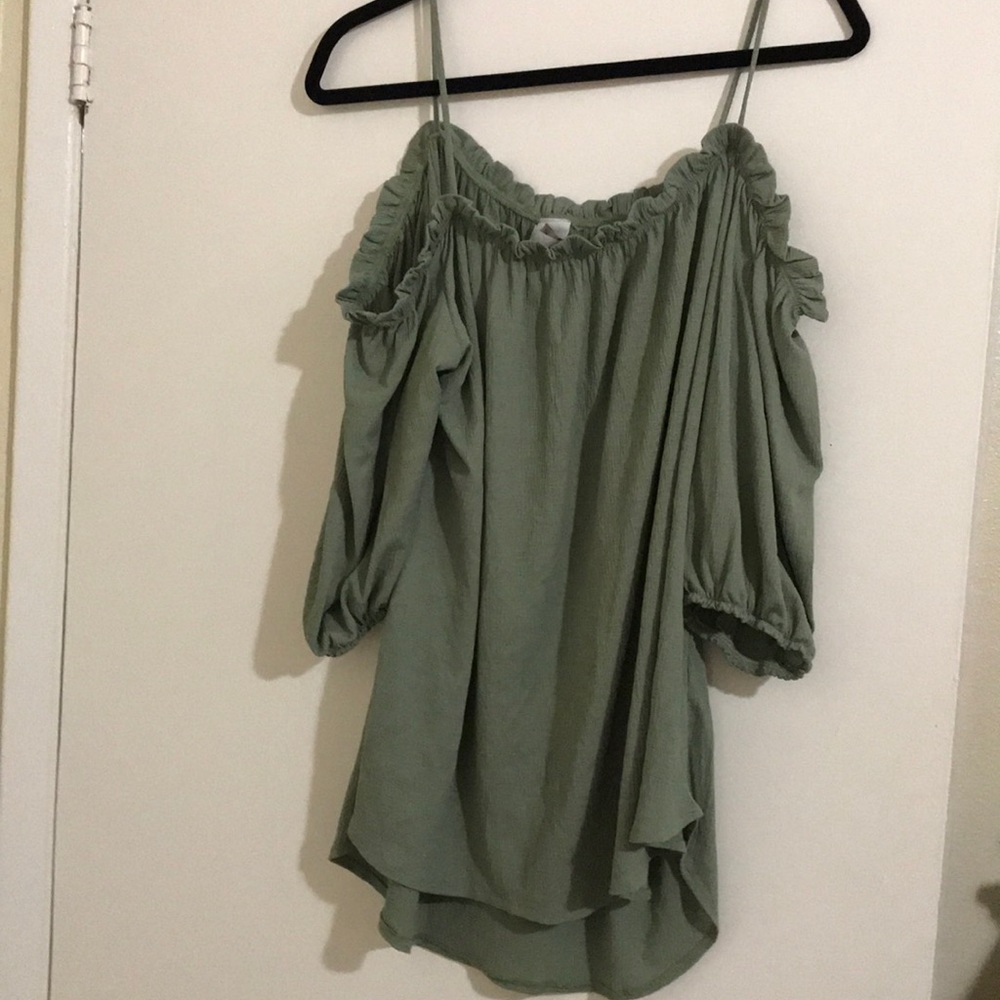 Cold shoulder 2xl top